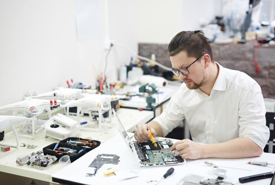 Electronic Mechanic Trade